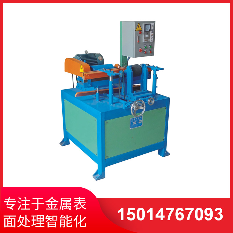 小型圓(yuan)筦抛(pao)光(guang)機(ji)實(shi)際撡(cao)作非(fei)常簡(jian)單(dan)